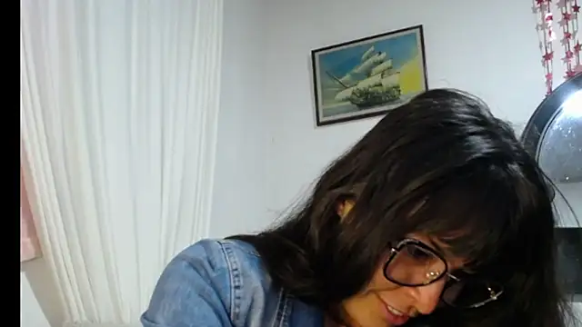 Alexandrasaenz online show from November 12, 2025, 2:04 am