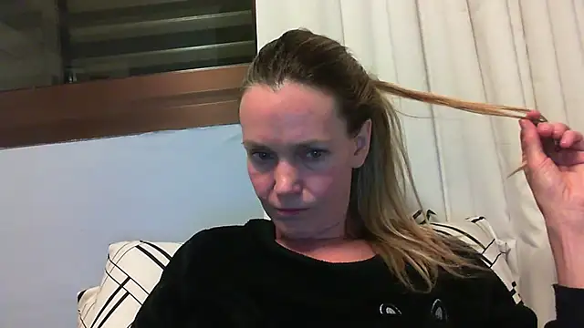 Snapshot of Annylove1 chatting on September 29, 2025, 12:17 am Annylove1 online show from September 29, 2025, 12:17 am