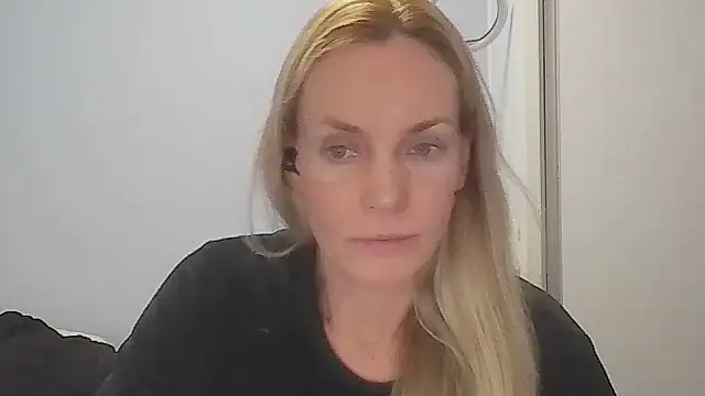 Annylove1 online show from May 13, 2026, 12:06 am