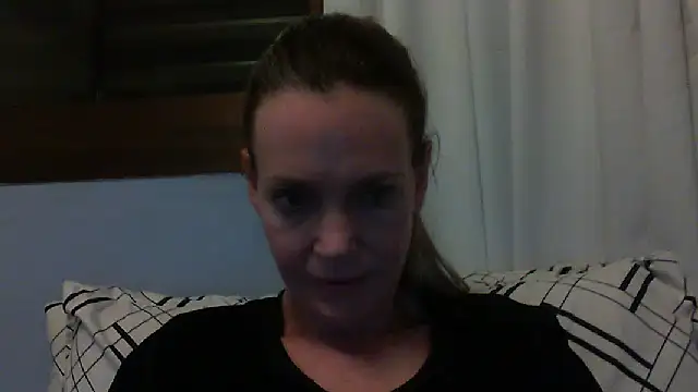 Snapshot of Annylove1 chatting on October 3, 2025, 12:25 am Annylove1 online show from October 3, 2025, 12:25 am