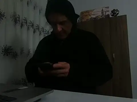 Snapshot of ALPHANDRE chatting on March 28, 2026, 7:04 pm ALPHANDRE online show from March 28, 2026, 7:04 pm