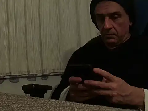 Snapshot of ALPHANDRE chatting on April 2, 2026, 6:47 pm ALPHANDRE online show from April 2, 2026, 6:47 pm