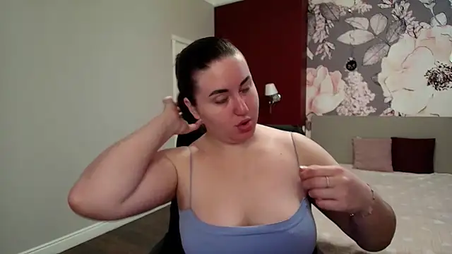 Roxie Bradley online show from April 10, 2026, 5:36 am