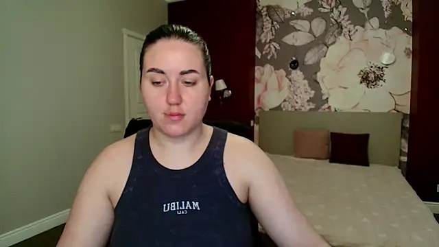 Snapshot of Roxie_Bradley chatting on April 21, 2026, 5:47 am Roxie Bradley online show from April 21, 2026, 5:47 am
