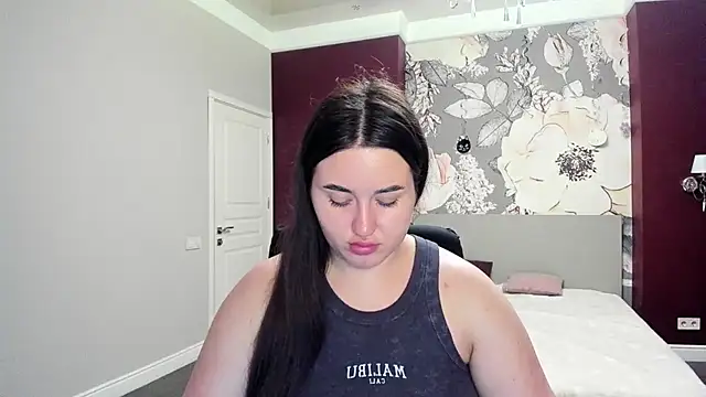 Roxie Bradley online show from November 3, 2025, 6:40 am