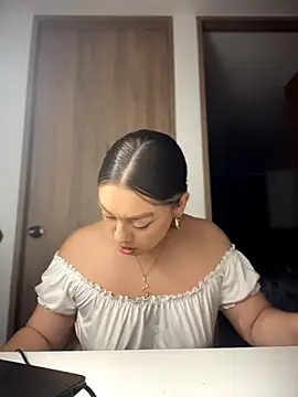 Im sophiie online show from February 3, 2026, 6:22 am