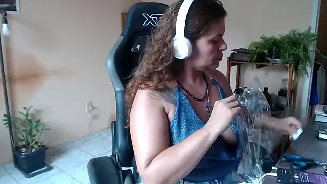 OliviaRojas online show from February 5, 2026, 4:25 pm