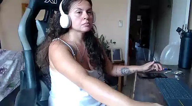 Snapshot of OliviaRojas chatting on December 3, 2024, 12:34 pm OliviaRojas online show from December 3, 2024, 12:34 pm