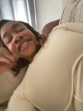  yisela  online show from November 20, 2025, 3:12 pm