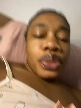  yisela  online show from February 3, 2026, 3:15 am