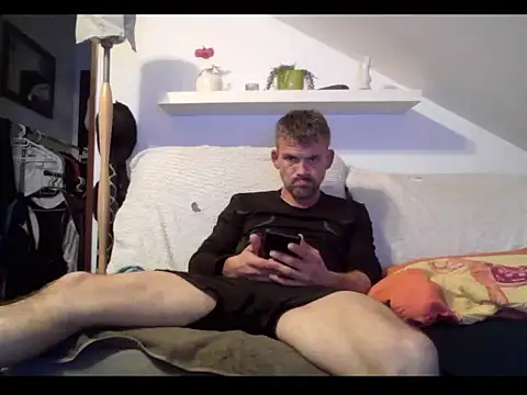 Snapshot of Cambitchboy chatting on March 29, 2026, 10:55 pm Cambitchboy online show from March 29, 2026, 10:55 pm