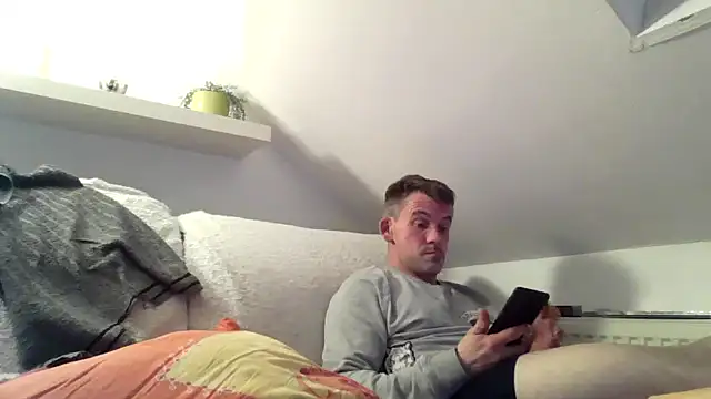 Snapshot of Cambitchboy chatting on February 26, 2025, 11:09 pm Cambitchboy online show from February 26, 2025, 11:09 pm