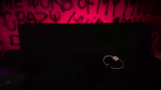 Laura takint online show from February 26, 2025, 4:05 pm