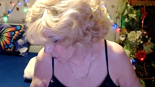 Snapshot of HappyWomanOn chatting on May 2, 2026, 9:14 am HappyWomanOn online show from May 2, 2026, 9:14 am