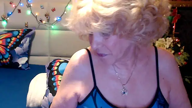 Snapshot of HappyWomanOn chatting on May 3, 2026, 9:58 am HappyWomanOn online show from May 3, 2026, 9:58 am