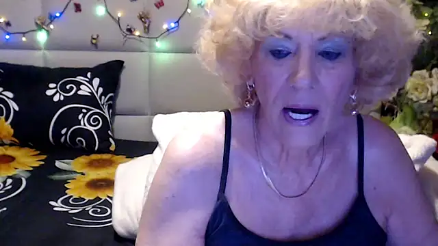 Snapshot of HappyWomanOn chatting on May 24, 2026, 9:20 am HappyWomanOn online show from May 24, 2026, 9:20 am