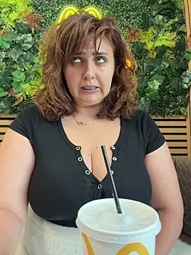 AnneKane online show from May 13, 2026, 10:22 am