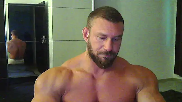 muscularkevin online show from July 13, 2026, 3:39 am