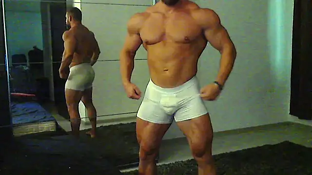 muscularkevin online show from July 16, 2026, 3:09 pm