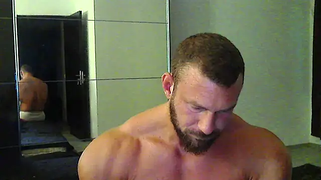 muscularkevin online show from July 16, 2026, 3:03 am