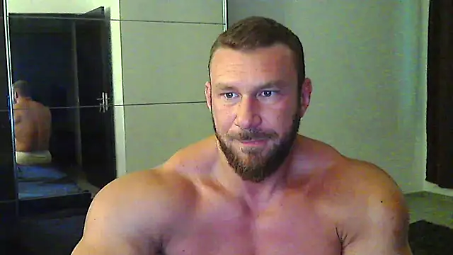 muscularkevin online show from July 19, 2026, 3:26 am