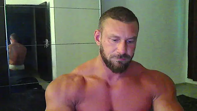 muscularkevin online show from July 29, 2026, 3:28 am