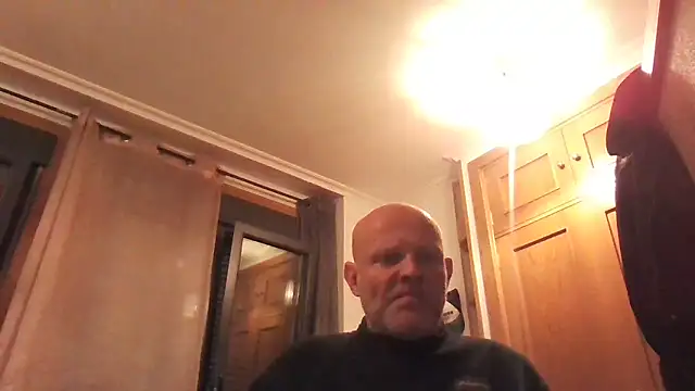 Snapshot of davigochi77bcn chatting on December 18, 2024, 7:52 pm davigochi77bcn online show from December 18, 2024, 7:52 pm