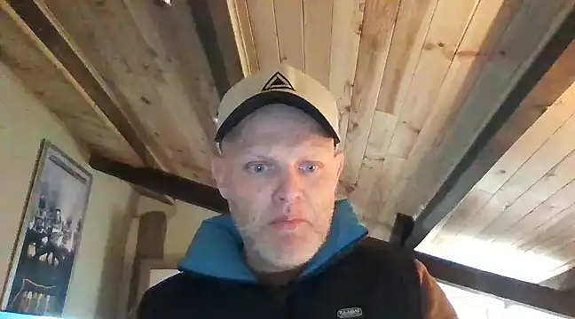 Snapshot of davigochi77bcn chatting on February 27, 2025, 8:53 pm davigochi77bcn online show from February 27, 2025, 8:53 pm