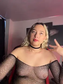 Snapshot of Irisweet_ chatting on February 1, 2026, 3:43 pm Irisweet online show from February 1, 2026, 3:43 pm