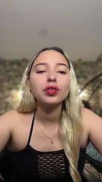 Snapshot of Irisweet_ chatting on March 8, 2026, 3:37 pm Irisweet online show from March 8, 2026, 3:37 pm