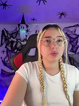 Irisweet  online show from October 27, 2025, 11:38 pm