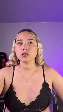 Snapshot of Irisweet_ chatting on January 17, 2026, 10:24 pm Irisweet online show from January 17, 2026, 10:24 pm