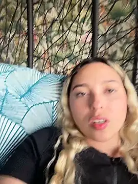 Snapshot of Irisweet_ chatting on March 6, 2026, 8:59 pm Irisweet online show from March 6, 2026, 8:59 pm