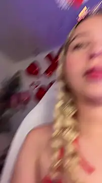 Snapshot of Irisweet_ chatting on February 14, 2026, 7:25 pm Irisweet online show from February 14, 2026, 7:25 pm