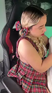 Snapshot of Irisweet_ chatting on February 8, 2026, 3:32 pm Irisweet online show from February 8, 2026, 3:32 pm