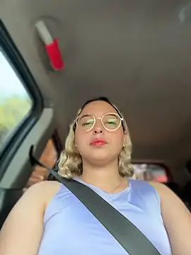 Snapshot of Irisweet_ chatting on March 1, 2026, 4:40 pm Irisweet online show from March 1, 2026, 4:40 pm