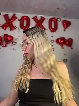 Snapshot of Irisweet_ chatting on February 21, 2026, 12:34 am Irisweet online show from February 21, 2026, 12:34 am