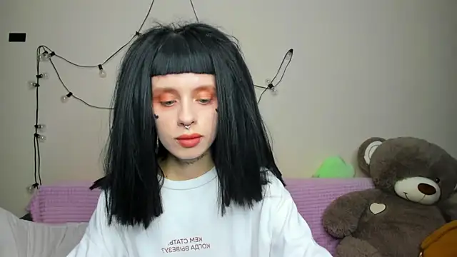 Snapshot of FlowerOfSin2001 chatting on September 14, 2025, 5:57 pm FlowerOfSin2001 online show from September 14, 2025, 5:57 pm