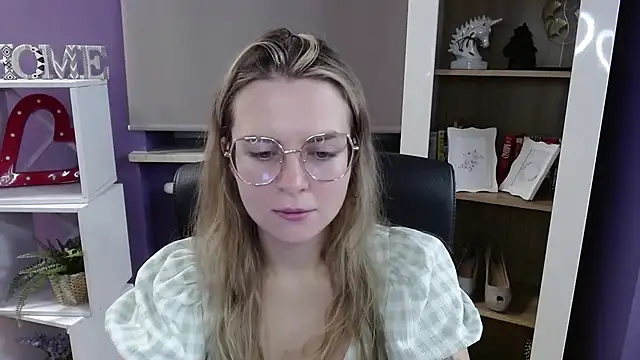 Zoey Erotic online show from November 12, 2025, 5:22 am