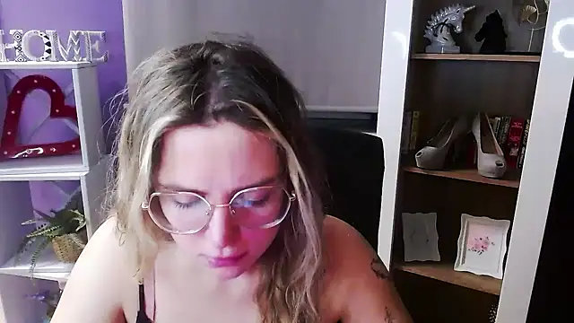 Zoey Erotic online show from January 13, 2026, 5:44 am