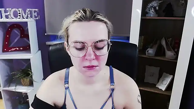 Zoey Erotic online show from March 12, 2026, 5:34 am