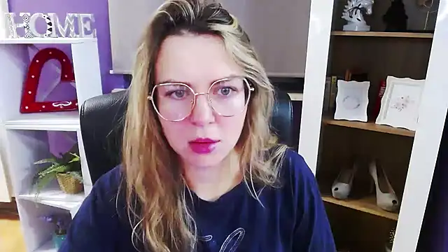 Zoey Erotic online show from December 18, 2025, 5:34 am