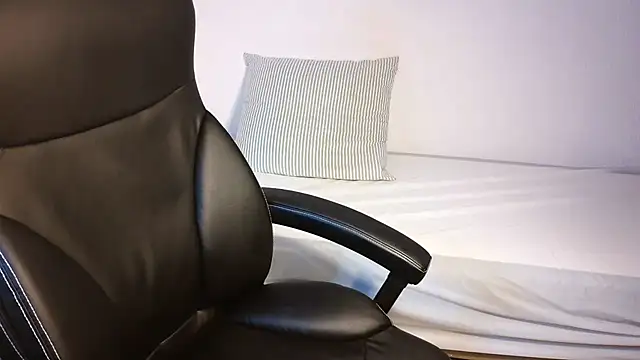 naughty sarahh online show from July 9, 2026, 5:56 pm