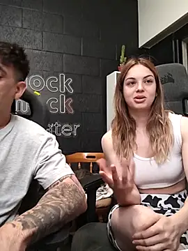 Elnonoykeila77 online show from November 26, 2025, 2:06 pm