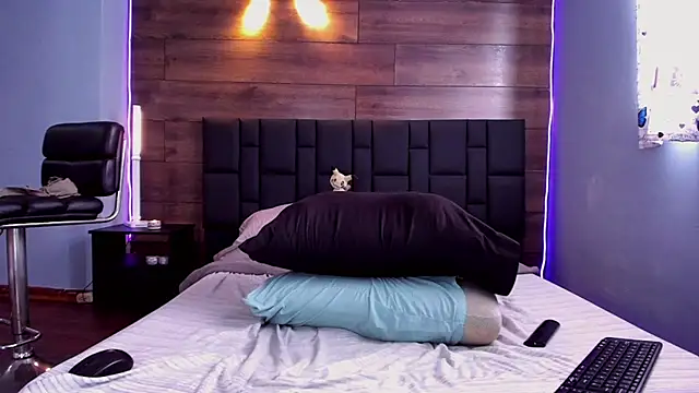 Snapshot of anthonylatynxd chatting on November 16, 2025, 7:07 pm anthonylatynxd online show from November 16, 2025, 7:07 pm