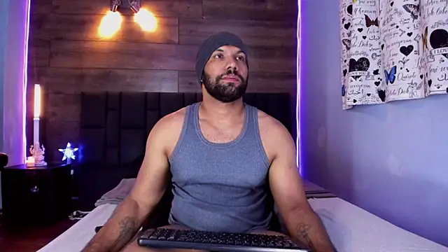 Snapshot of anthonylatynxd chatting on December 14, 2025, 12:06 am anthonylatynxd online show from December 14, 2025, 12:06 am