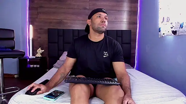 Snapshot of anthonylatynxd chatting on November 15, 2025, 6:34 pm anthonylatynxd online show from November 15, 2025, 6:34 pm