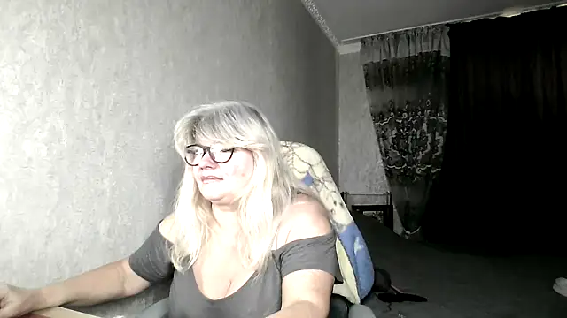 Snapshot of Diana_49 chatting on December 16, 2025, 6:50 am Diana 49 online show from December 16, 2025, 6:50 am