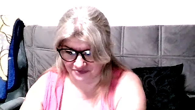 Snapshot of Diana_49 chatting on February 22, 2026, 9:16 pm Diana 49 online show from February 22, 2026, 9:16 pm