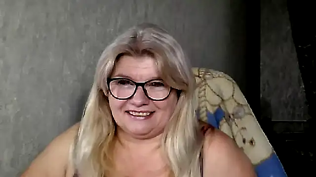 Snapshot of Diana_49 chatting on January 12, 2026, 10:11 am Diana 49 online show from January 12, 2026, 10:11 am